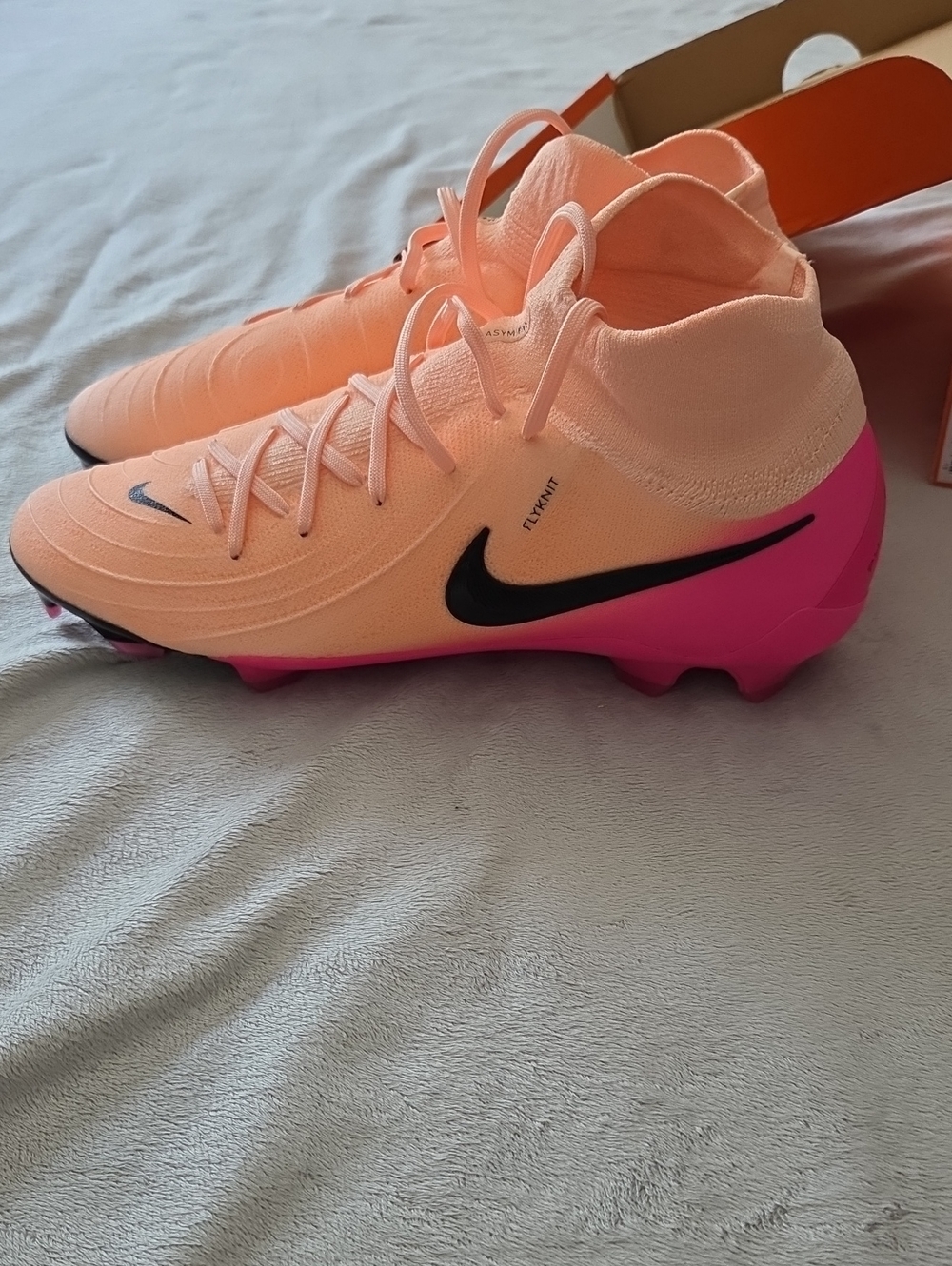 BNIB Nike Phantom Luna II Pro FG, Women's 9.5 / Men's 8